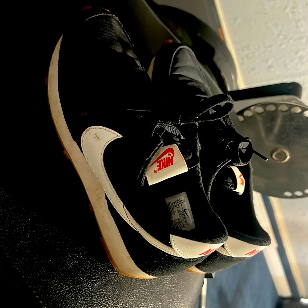 Nike Nike DBreak Daybreak
Women's Sz 7 Black White